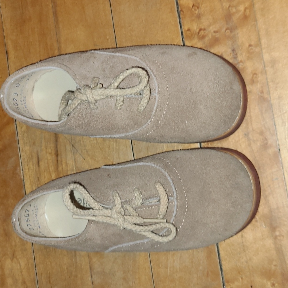 Stride Rite Size 5 Oxford Loafer.